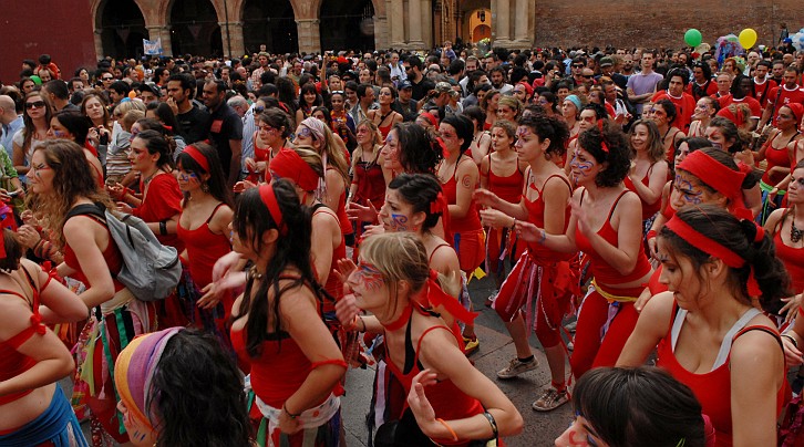 People dance :: Par Tòt Parata - Partòt