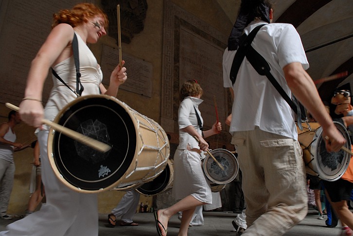 Percussioni :: Par Tòt Parata - PARTòT