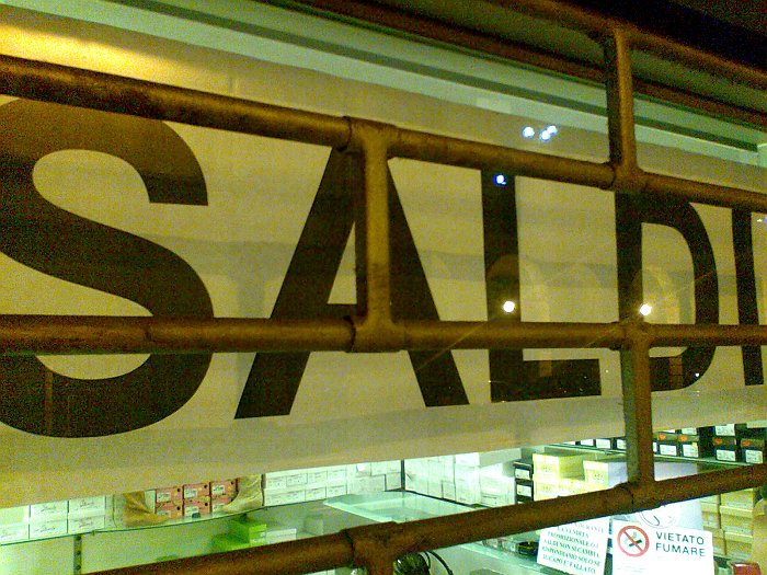 Saldi serranda scritta
