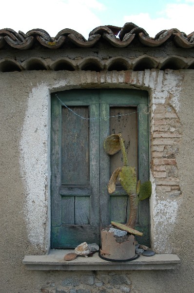 Finestra quartiere Magoni - Santa Caterina dello Ionio