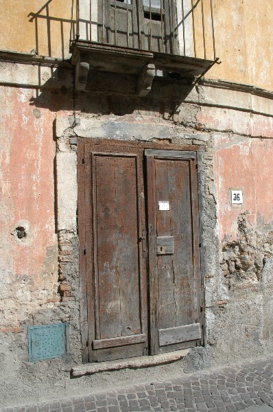 Porta e balcone - Fotografia di Stilo