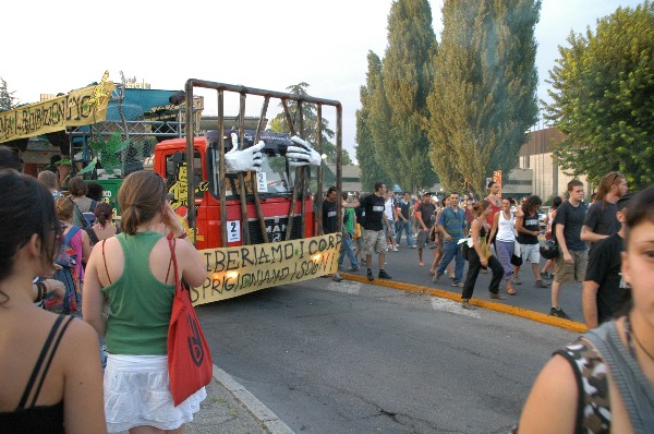 Carro in curva :: Street Rave Parade