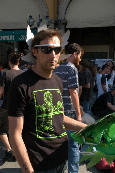 Distribuzione maschere :: Street Rave Parade
