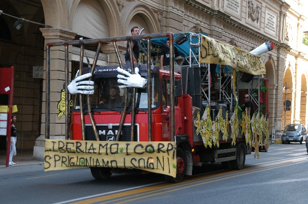 Liberiamo i corpi :: Street Rave Parade