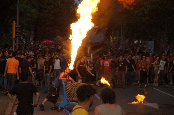 Mangia fuoco :: Street Rave Parade