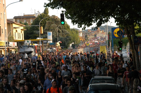 Moltitudine di Ravers :: Street Rave Parade