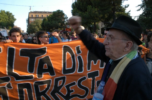...Non si puo arrestare :: Street Rave Parade
