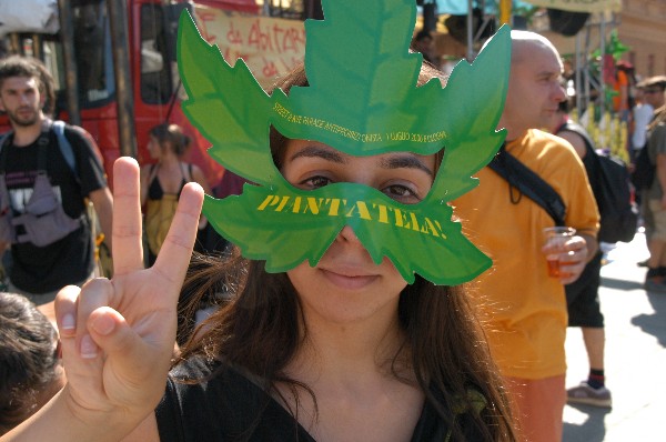 Piantatela :: Street Rave Parade