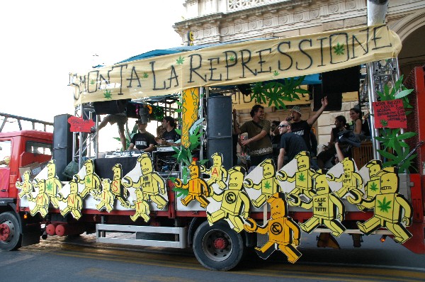 Smonta la repressione :: Street Rave Parade