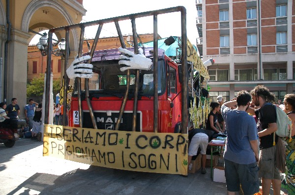 Sprigioniamo i sogni :: Street Rave Parade