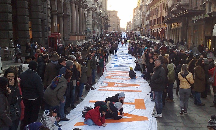 Bambini che scrivono :: Striscione Bologna