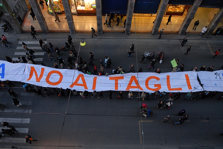 No ai tagli #2 :: Striscione Bologna