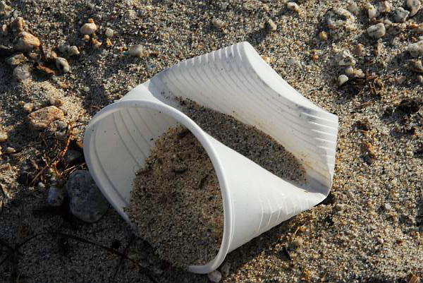 Bicchiere plastica schiacciato