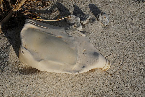 Bottiglia plastica bruciata