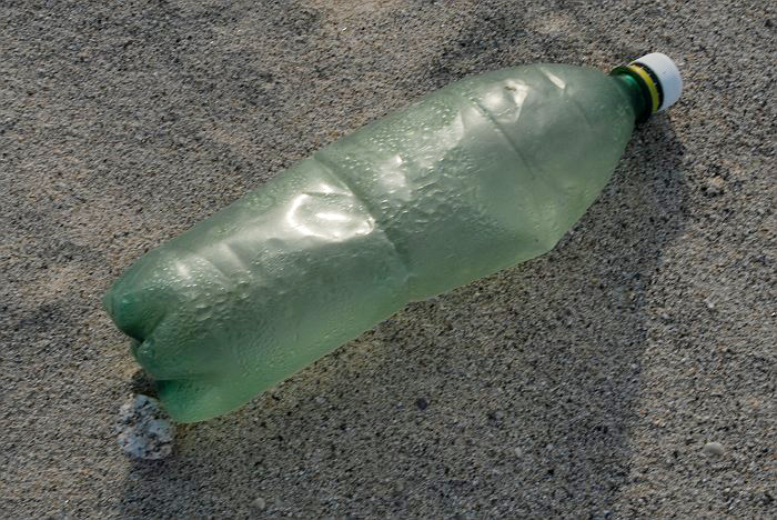 Bottiglia verde con tappo
