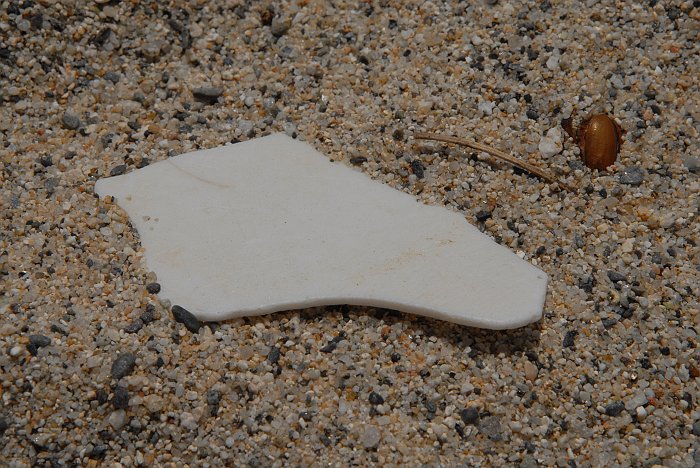Plastico sulla sabbia